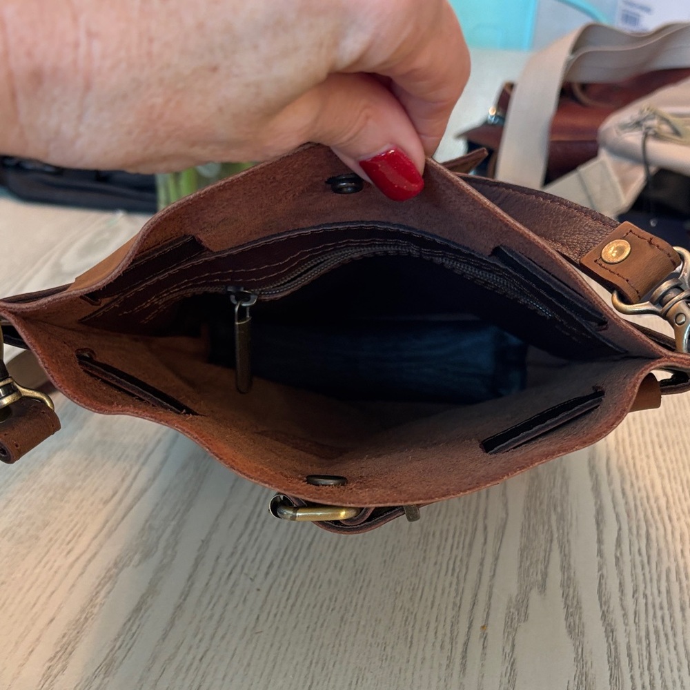Qisa custom made Brown Leather Bag - Picture 7 of 7